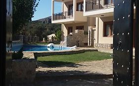 Petrochori Aparthotel